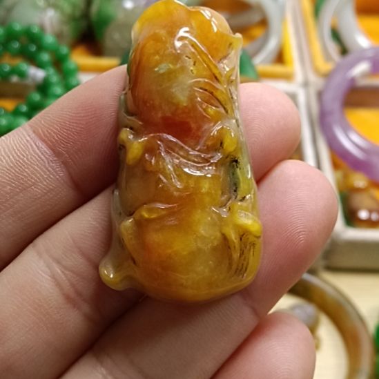 翡翠颈饰未镶嵌翡翠