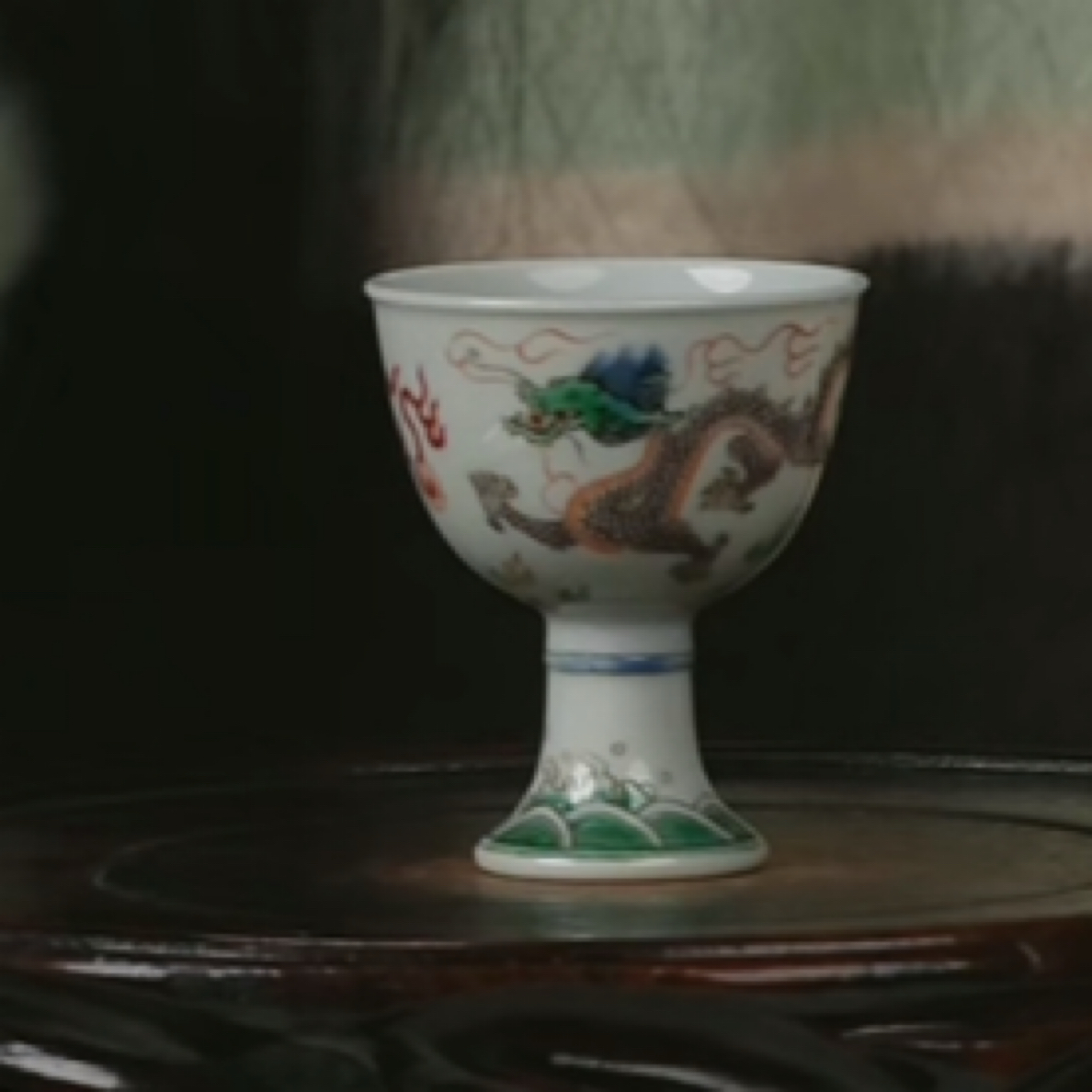 Y斗彩云龙纹高足杯