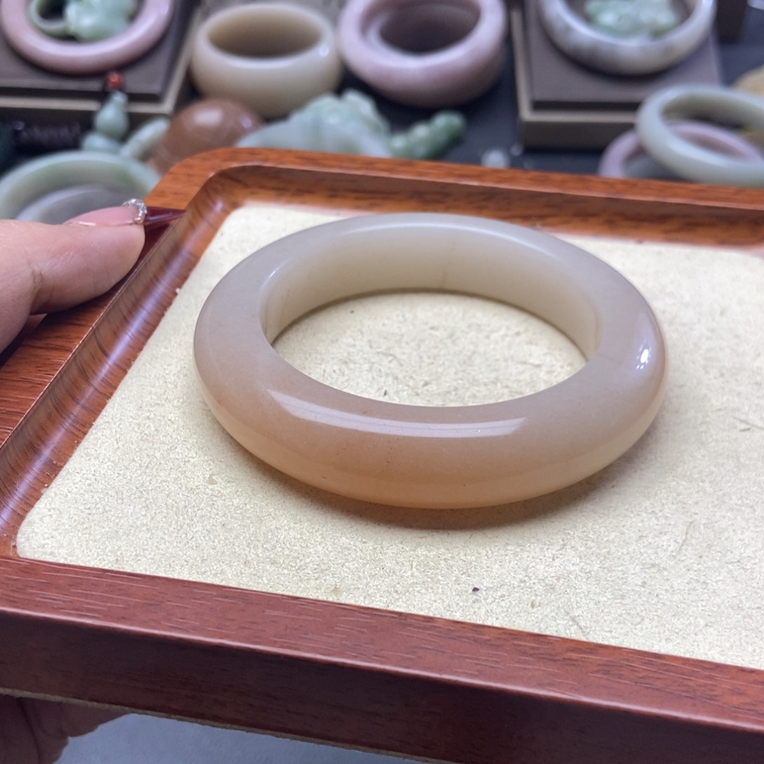 石英质玉手镯未镶嵌