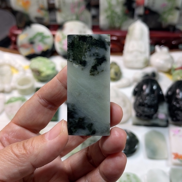 独山玉未镶嵌颈饰