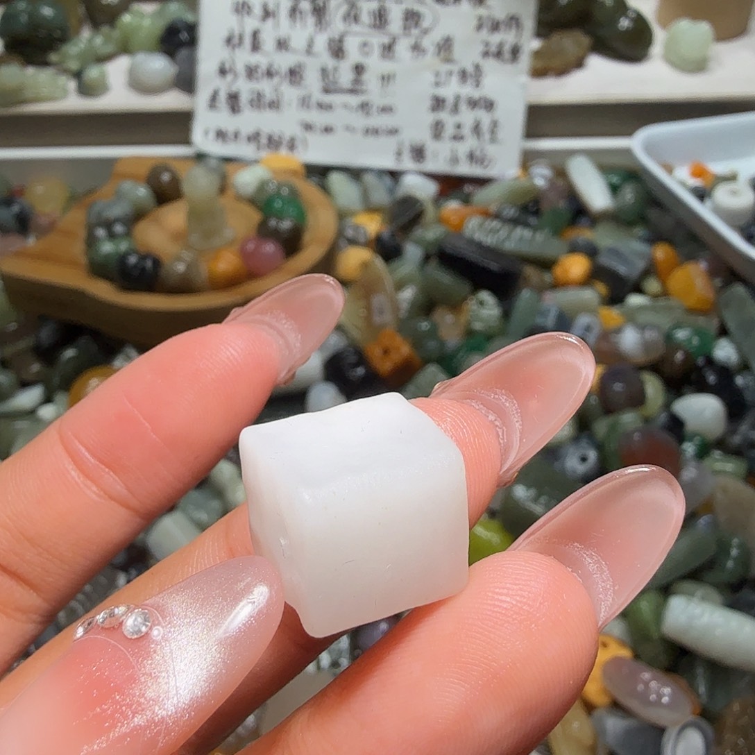 和田玉未镶嵌珠宝奇石