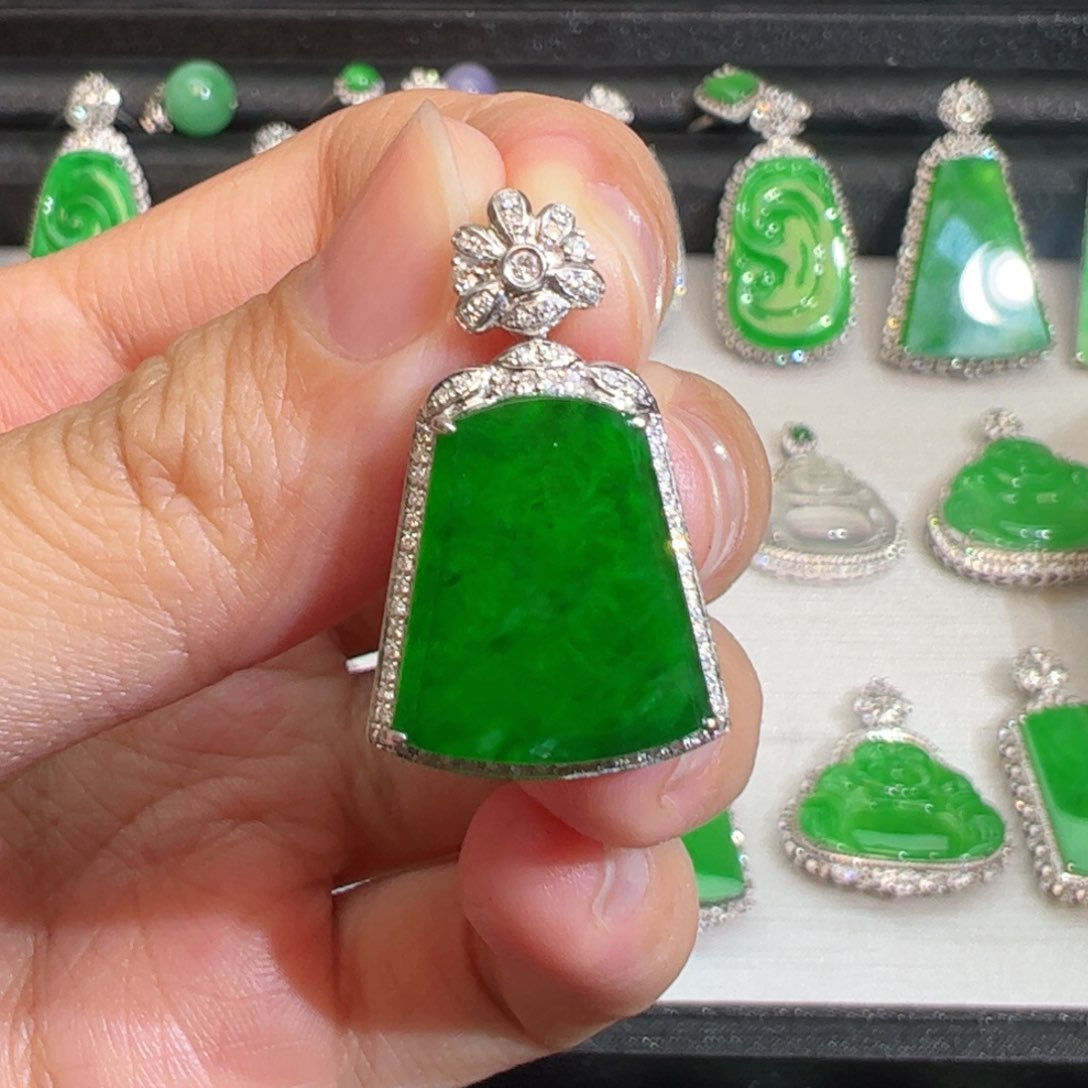 翡翠吊坠(不含链)18K金镶嵌