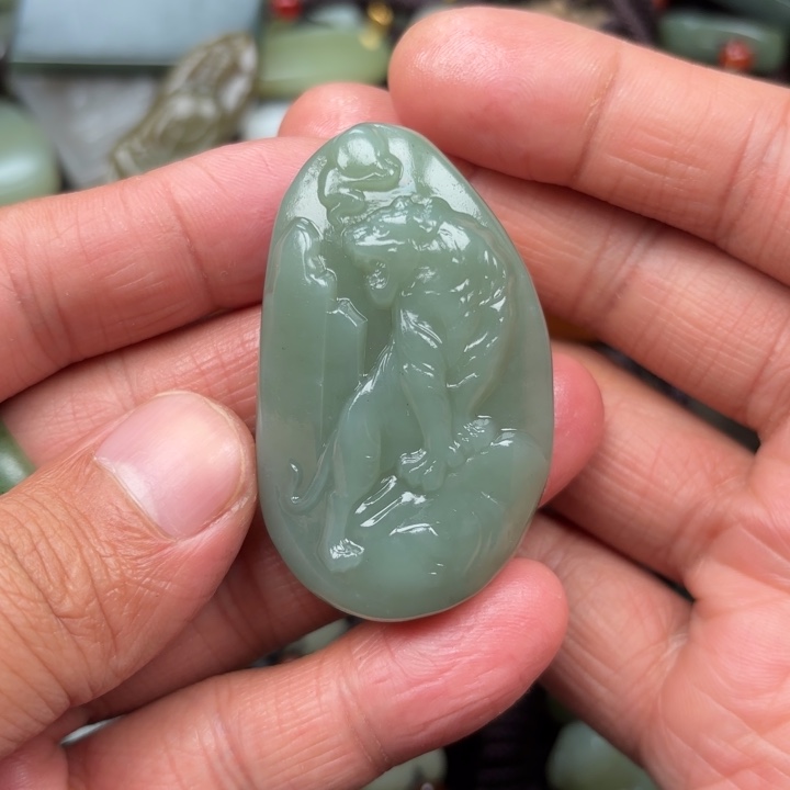 和田玉吊坠未镶嵌