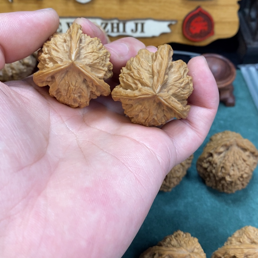 文玩核桃把件盘山三棱36