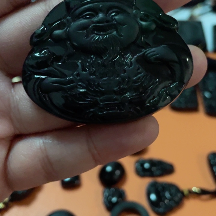 翡翠颈饰未镶嵌朝*