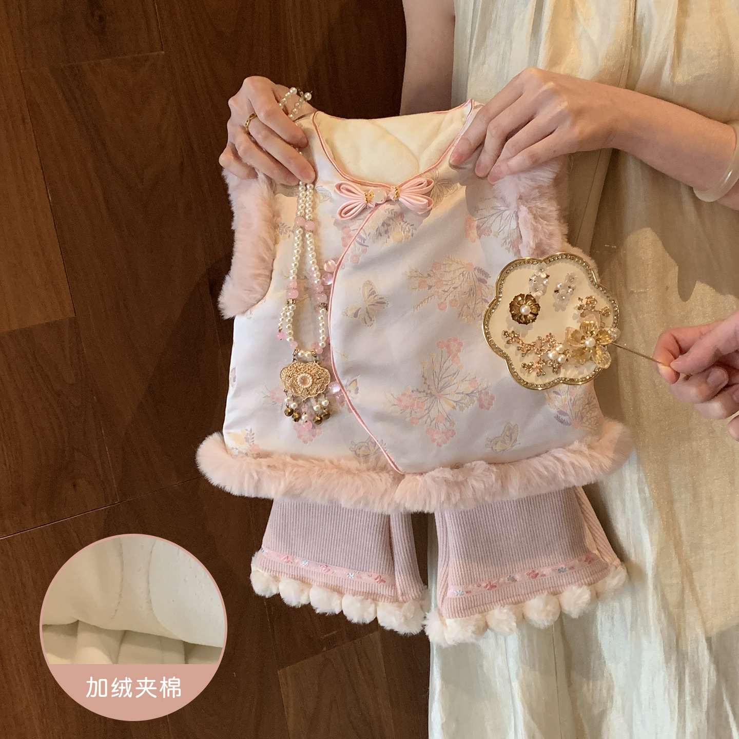 小沐沐女童国风马甲2026新款冬装小童过年套装女宝宝拜年服两件套