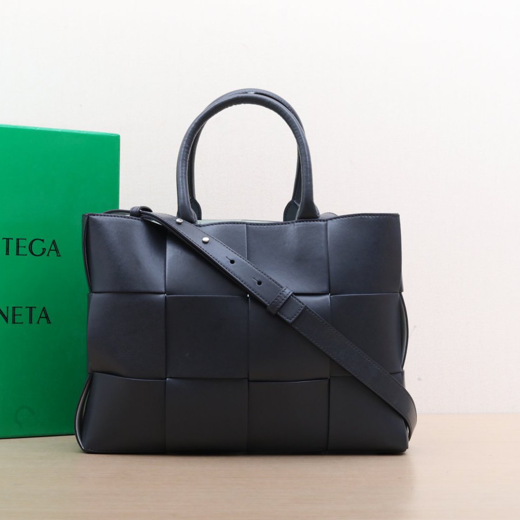 99新 BOTTEGA VENETA/葆蝶家 【黑黑】深灰色 编织手提单肩包