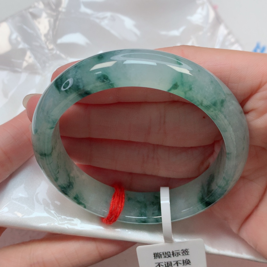 翡翠手镯未镶嵌54.4圈 冰胶 特色