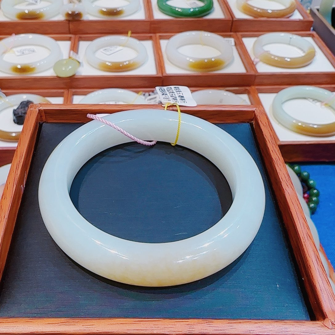 和田玉手镯未镶嵌糖白55