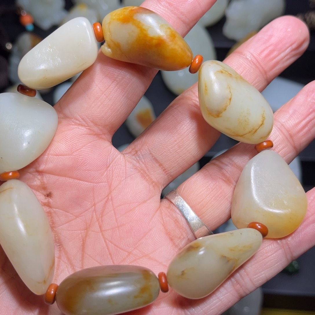 和田玉颈饰未镶嵌j****?