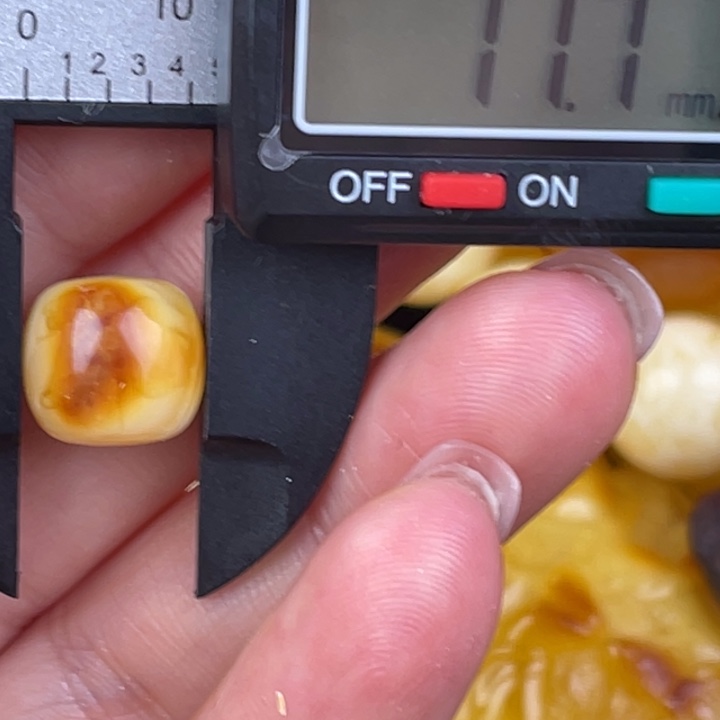 蜜蜡未镶嵌裸石719