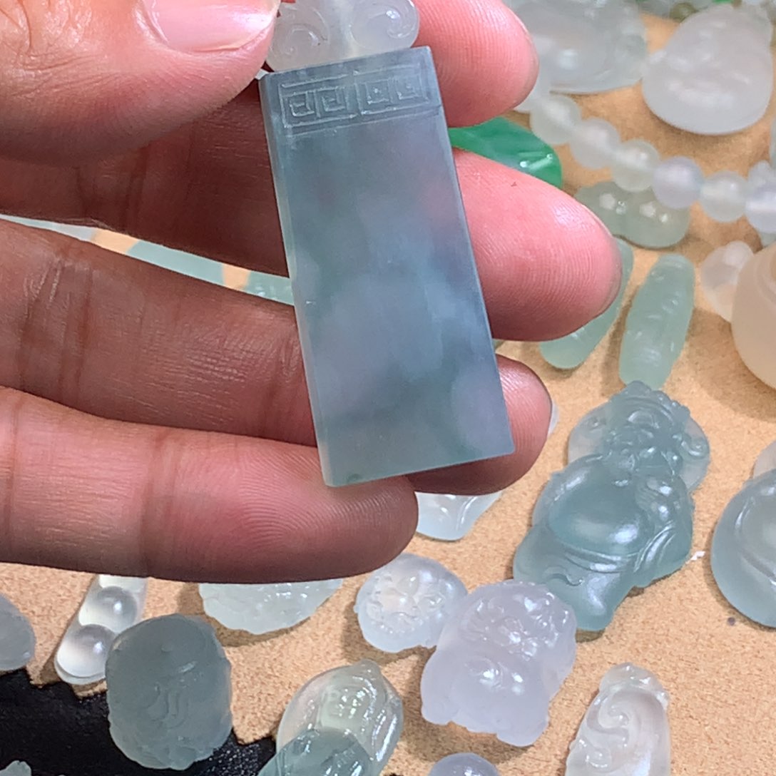 定制翡翠未镶嵌Q****社无事牌