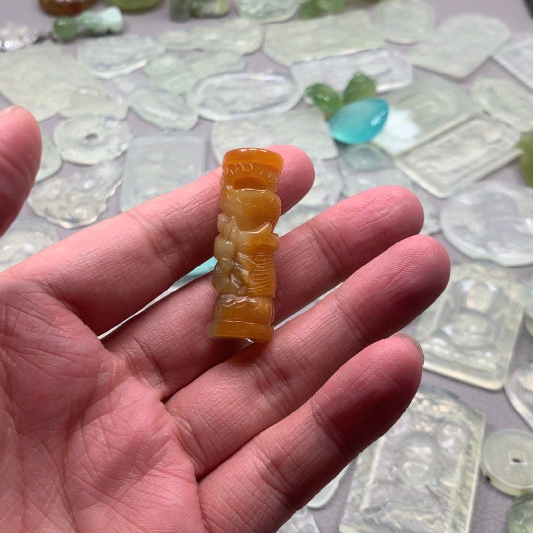 蛇纹石玉颈饰未镶嵌