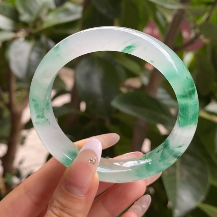 未镶嵌手镯石英岩玉