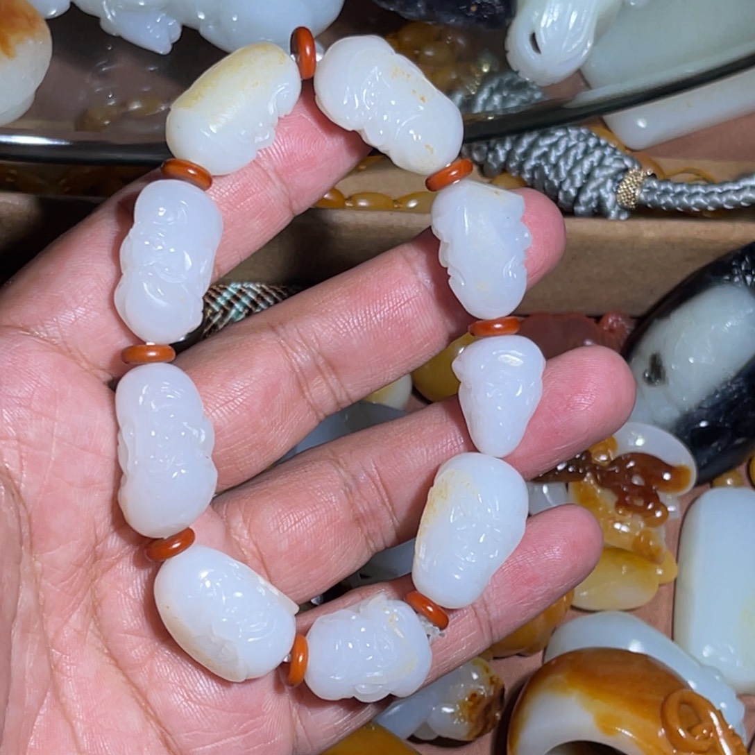 和田玉未镶嵌车挂