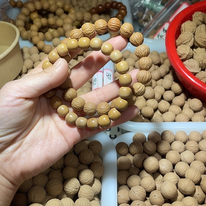 王***）猴头核桃手串两串小尺寸