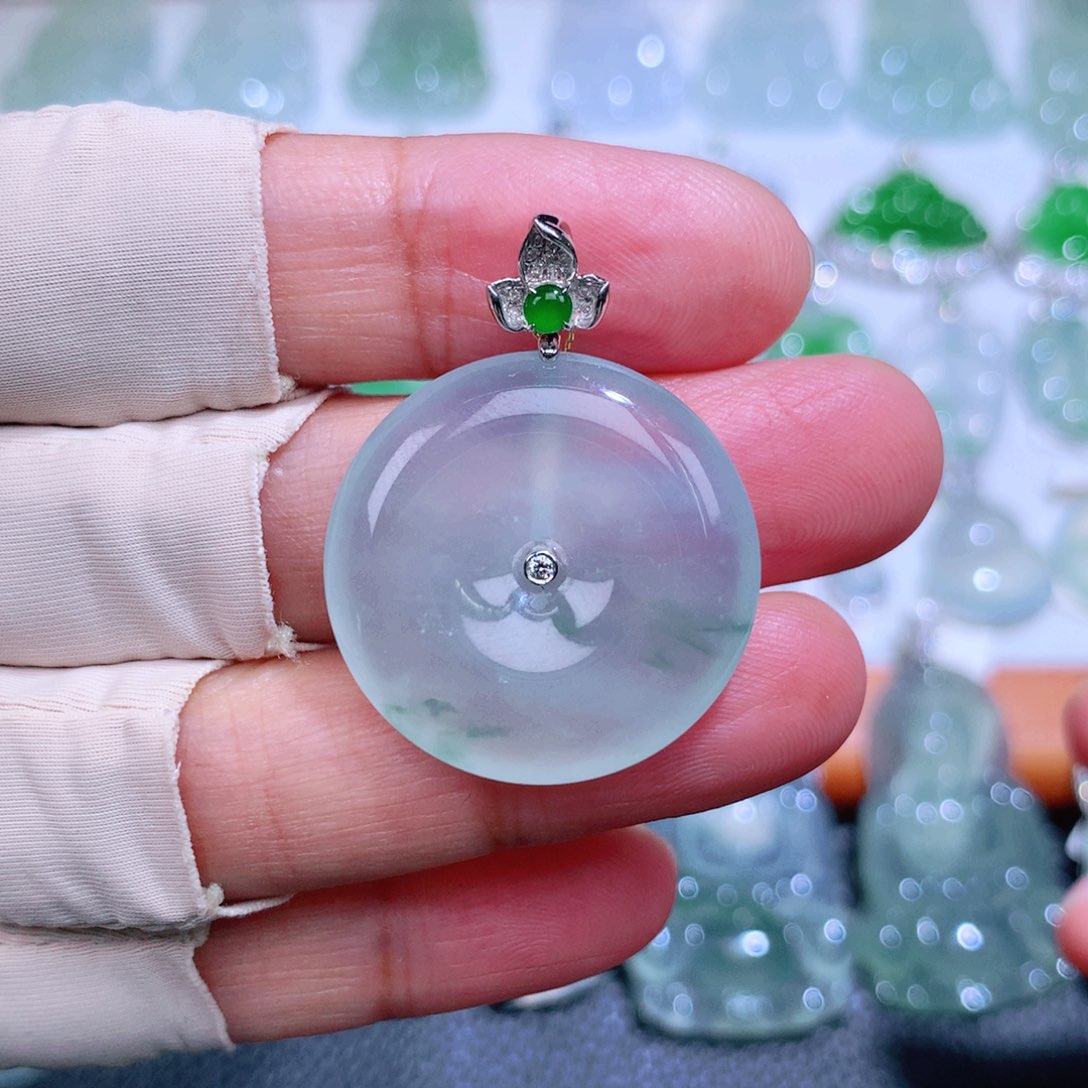 翡翠18K金镶嵌颈饰扣子