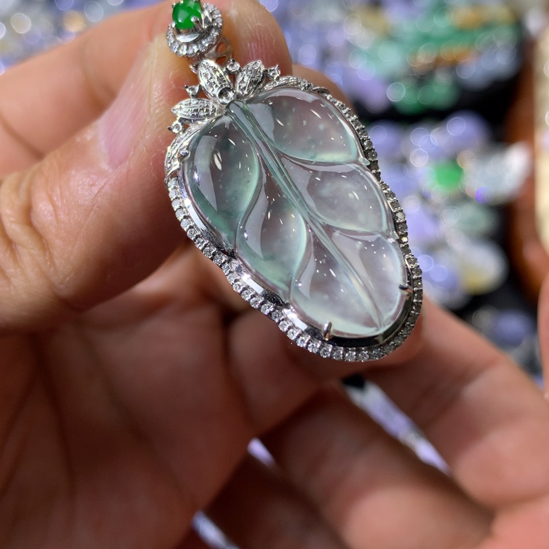 翡翠吊坠(不含链)18K金镶嵌