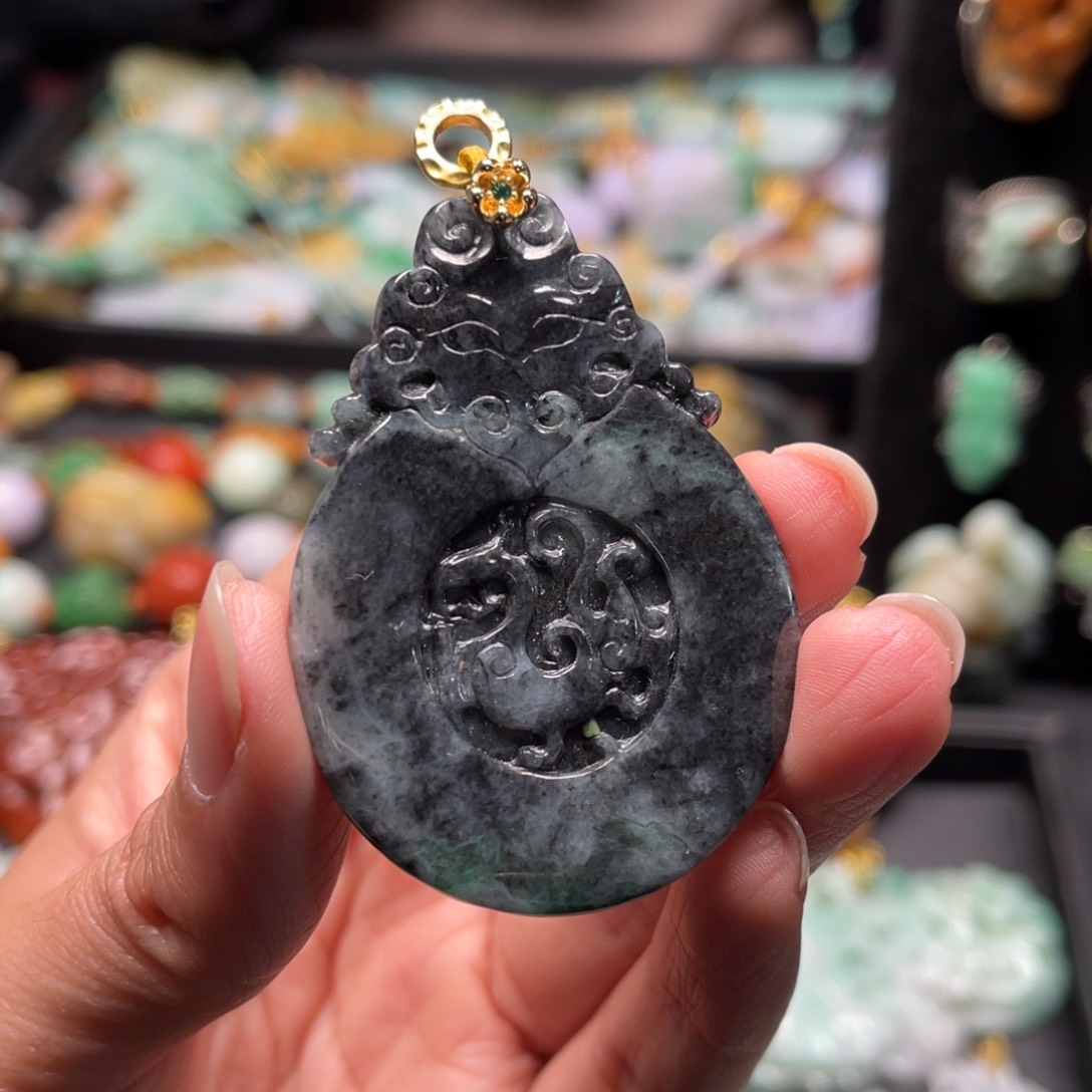 翡翠颈饰未镶嵌vvgvvgggggghbb