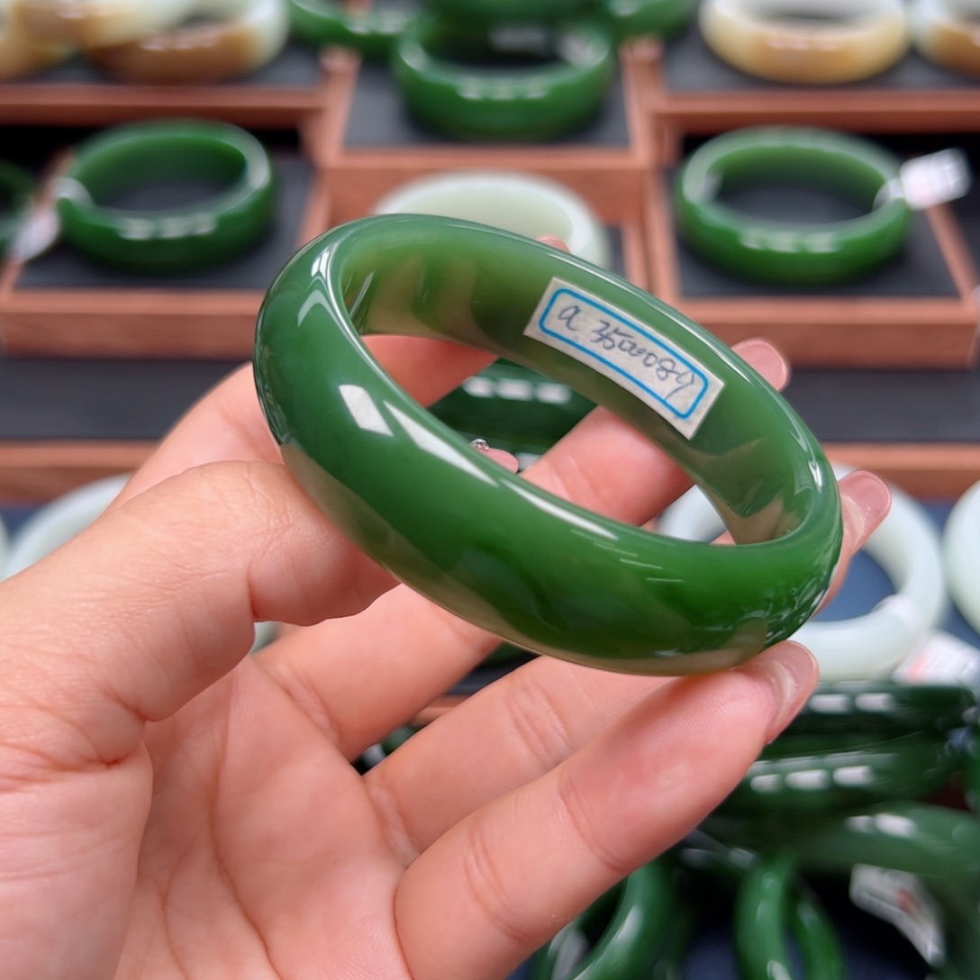 未镶嵌手镯和田玉（碧玉）