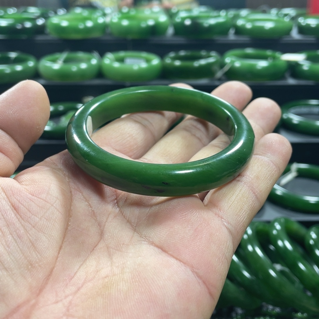 大***舞和田玉（碧玉）未镶嵌手镯