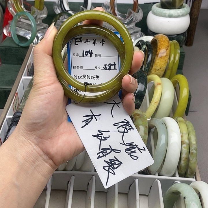 蛇纹石玉未镶嵌手镯