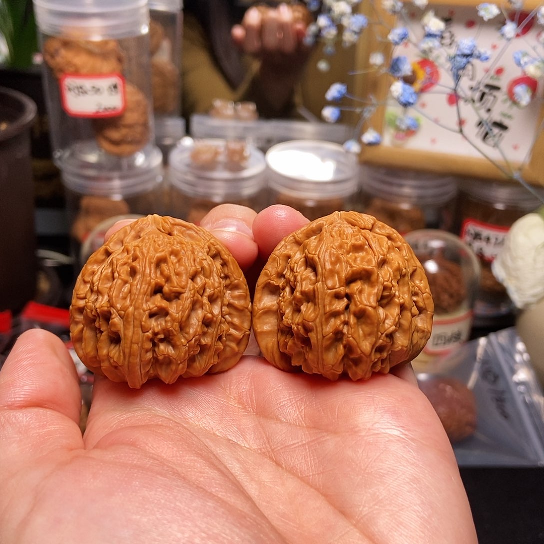 文玩核桃吊坠42边肚同尺三角白全品44.3克