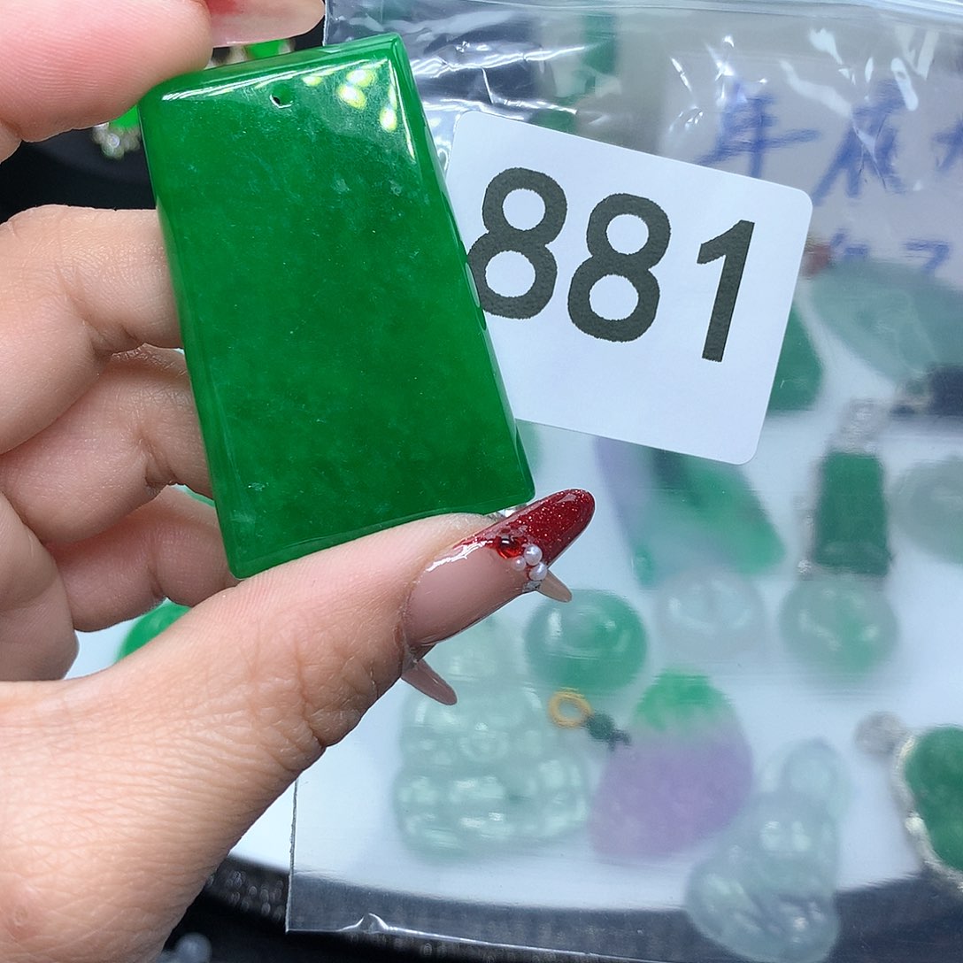 翡翠吊坠(赠链)未镶嵌领**师