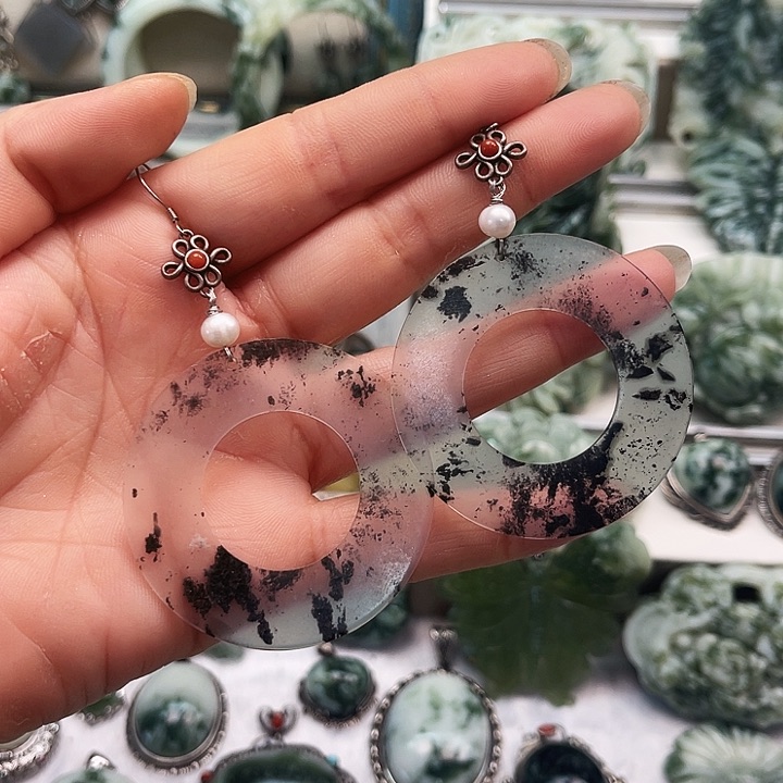 透闪石-蛇纹石玉耳环未镶嵌