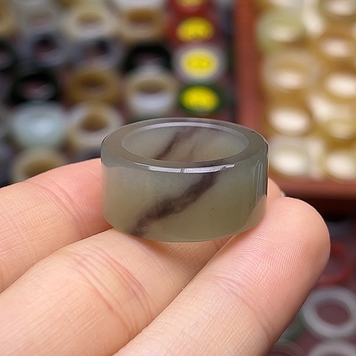 和田玉未镶嵌戒指17.8紫翠