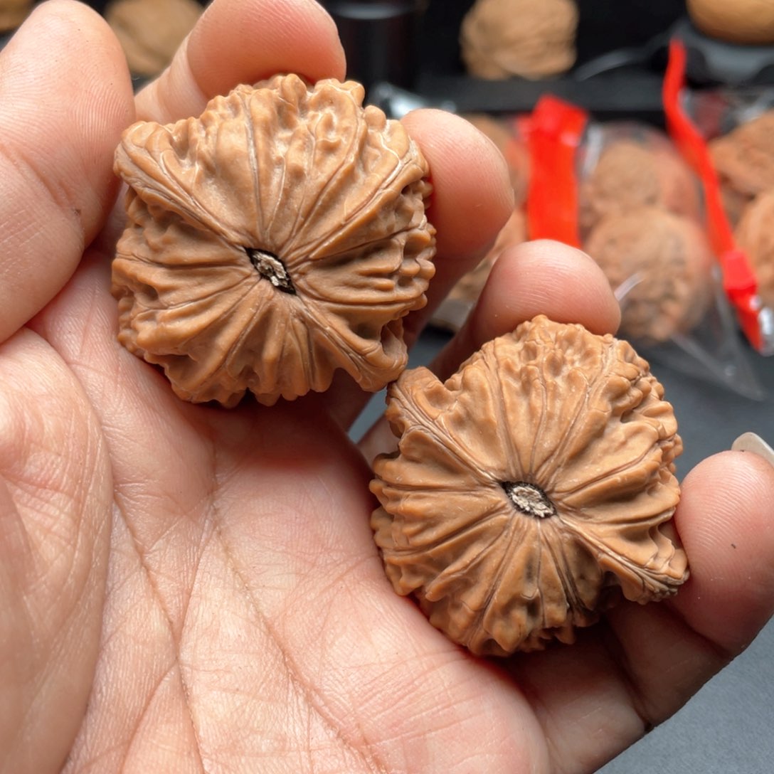 文玩核桃把件杨**。磨盘