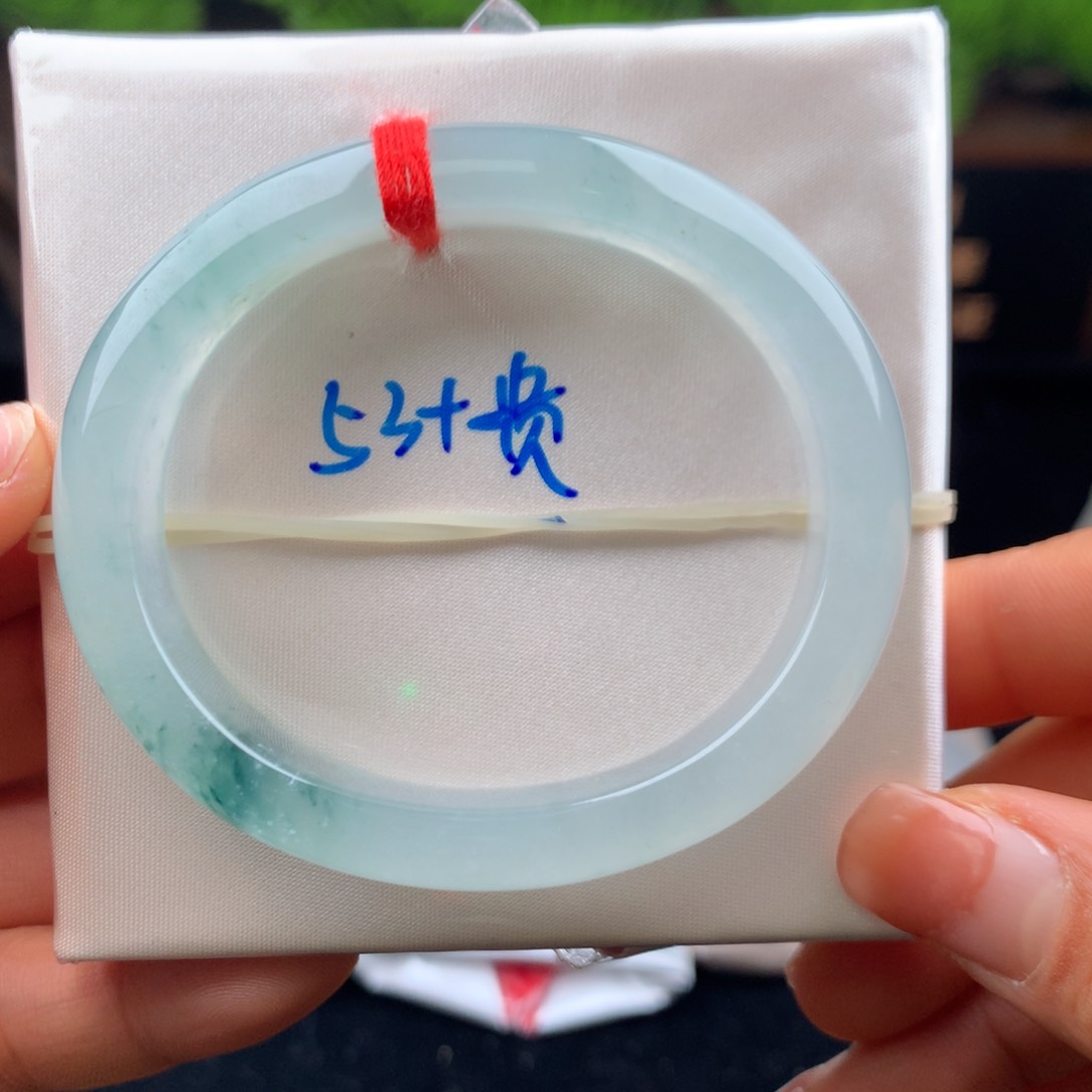 翡翠手镯未镶嵌手镯