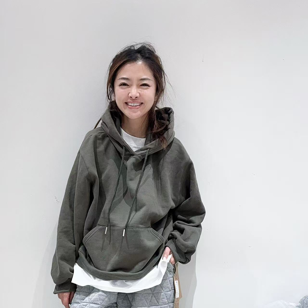 夏小朵 早秋纯色连帽卫衣 时尚休闲宽松连帽极简风长袖T恤