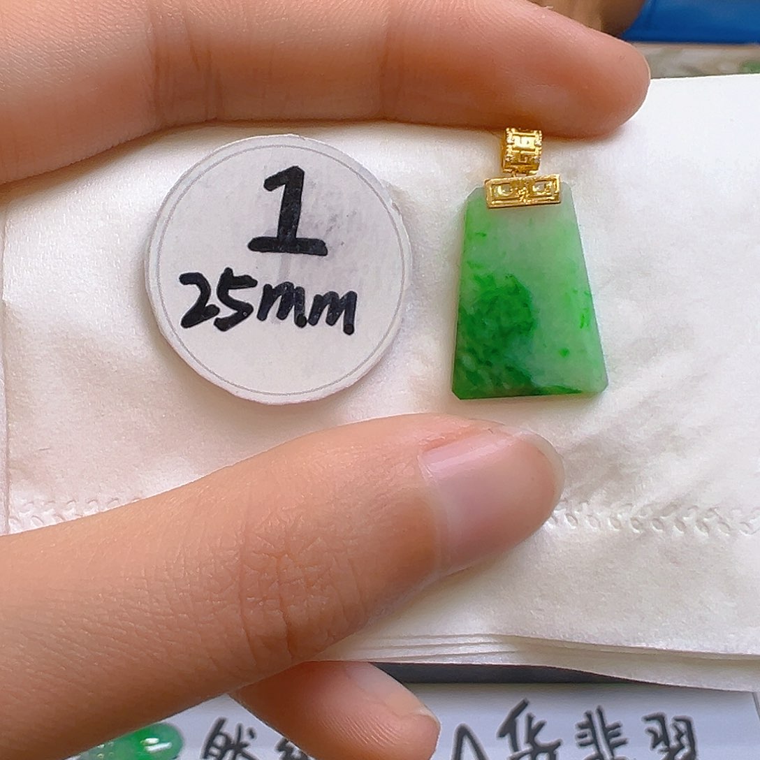 翡翠颈饰18K金镶嵌翡翠