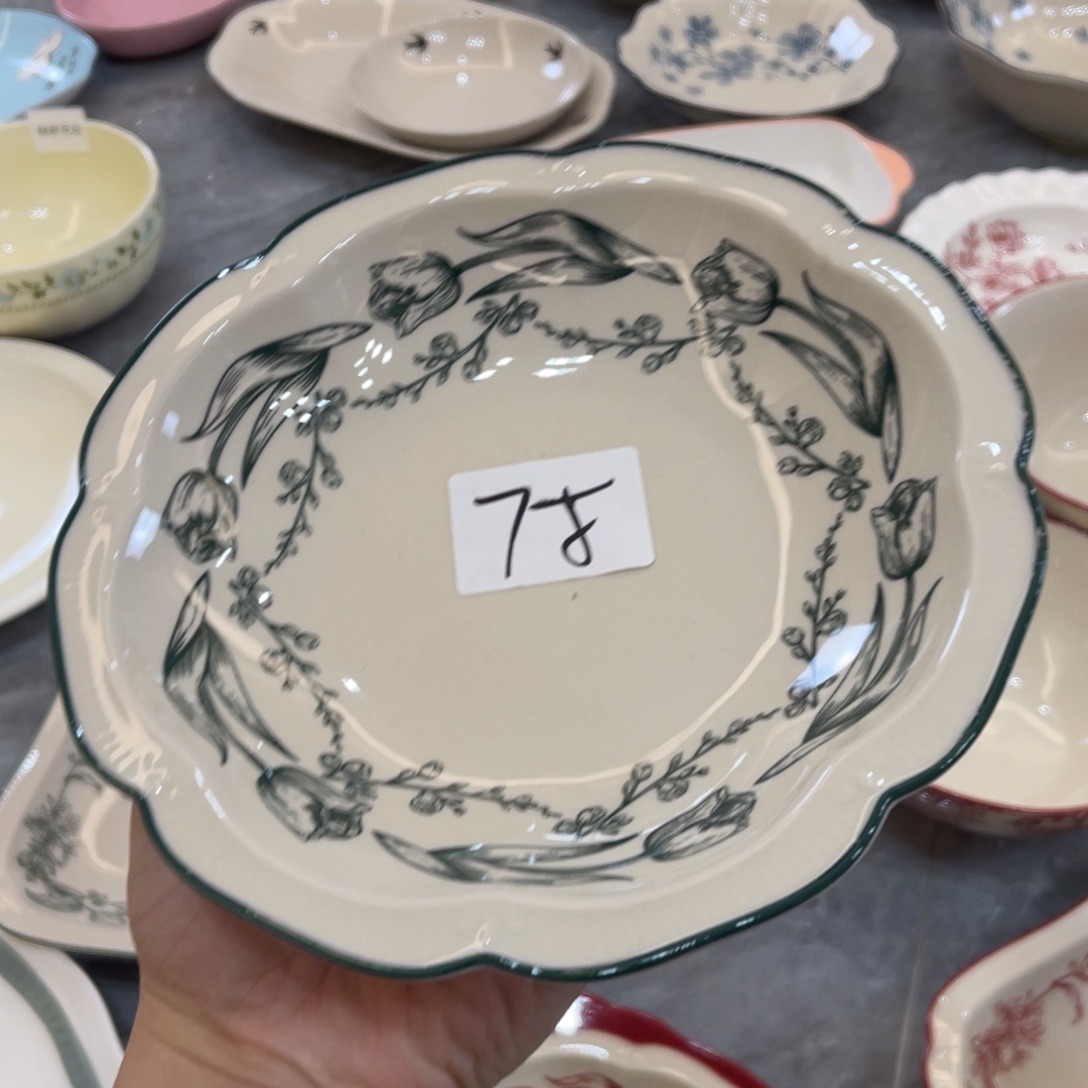 陶瓷微瑕餐具介意勿拍，满18飞！