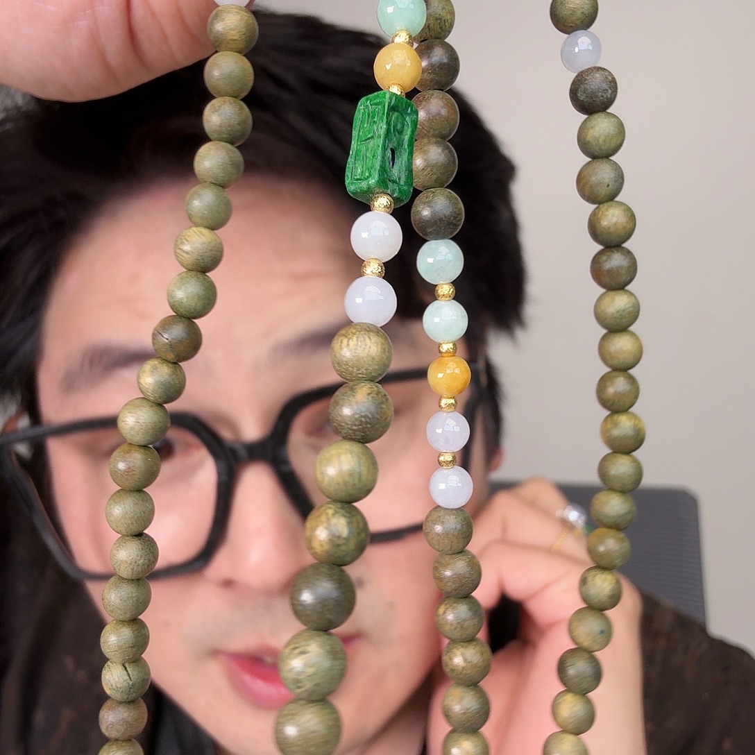 翡翠18K金镶嵌颈饰一件