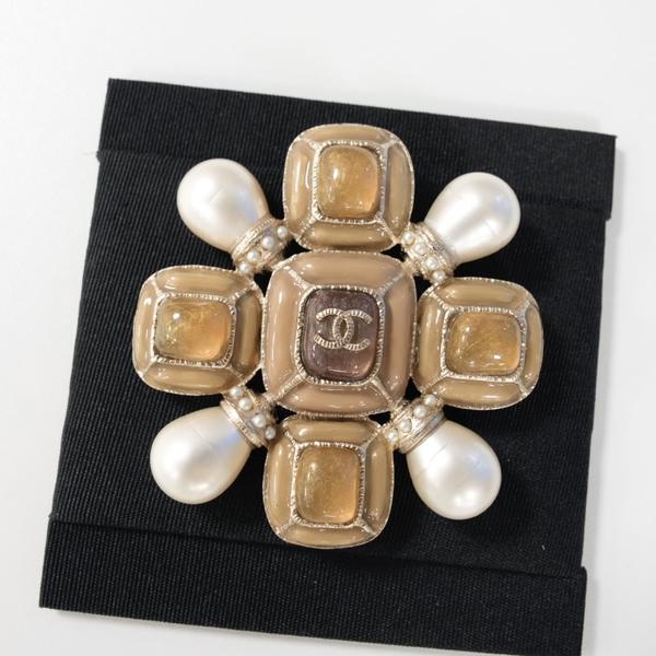 Chanel100周年芒星珍珠花朵胸针