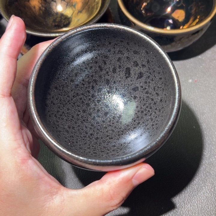 茶盏这个人就是他本人和