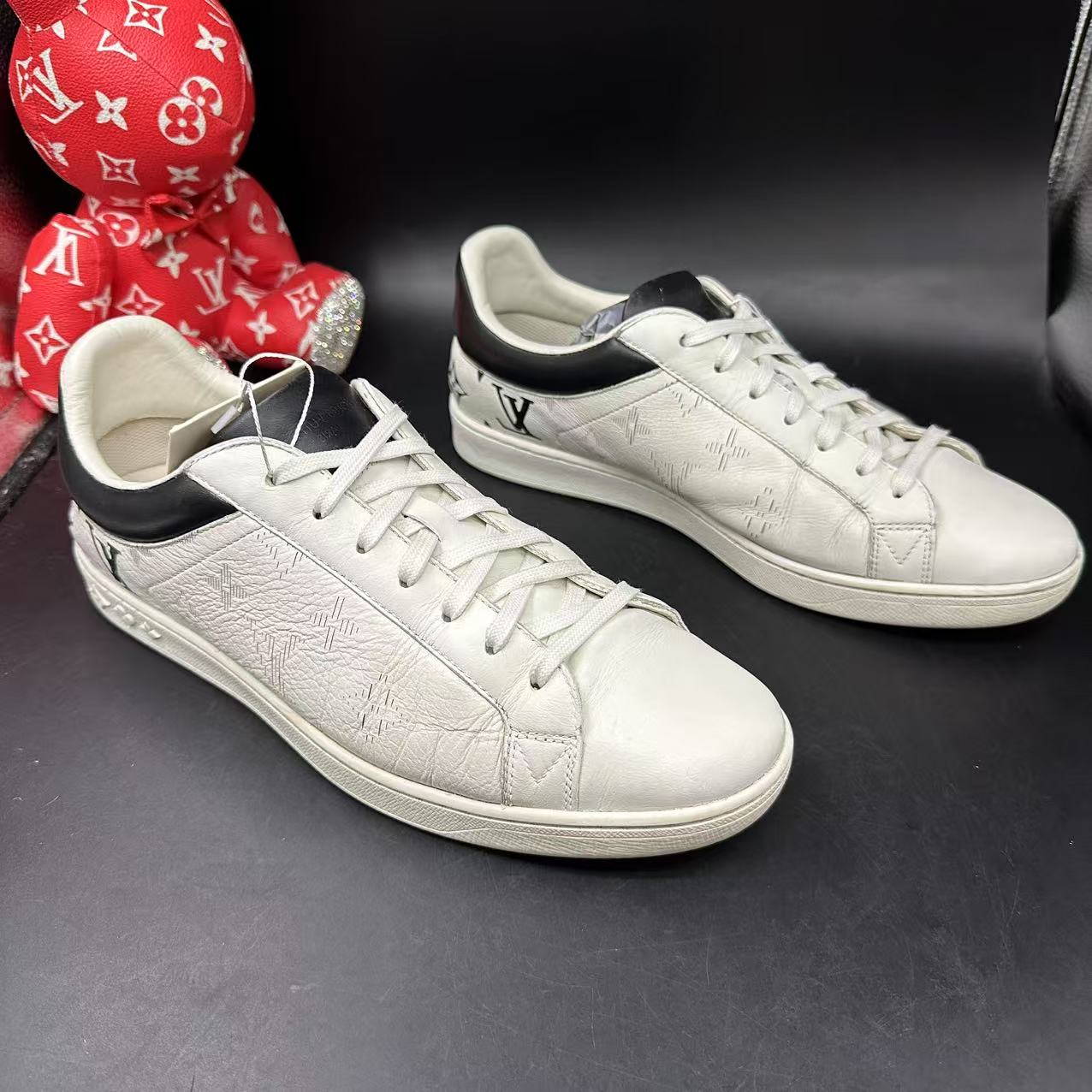 95新 LouisVuitton/路易威登 【AO特惠】41/43欧码 黑渐变板鞋bd