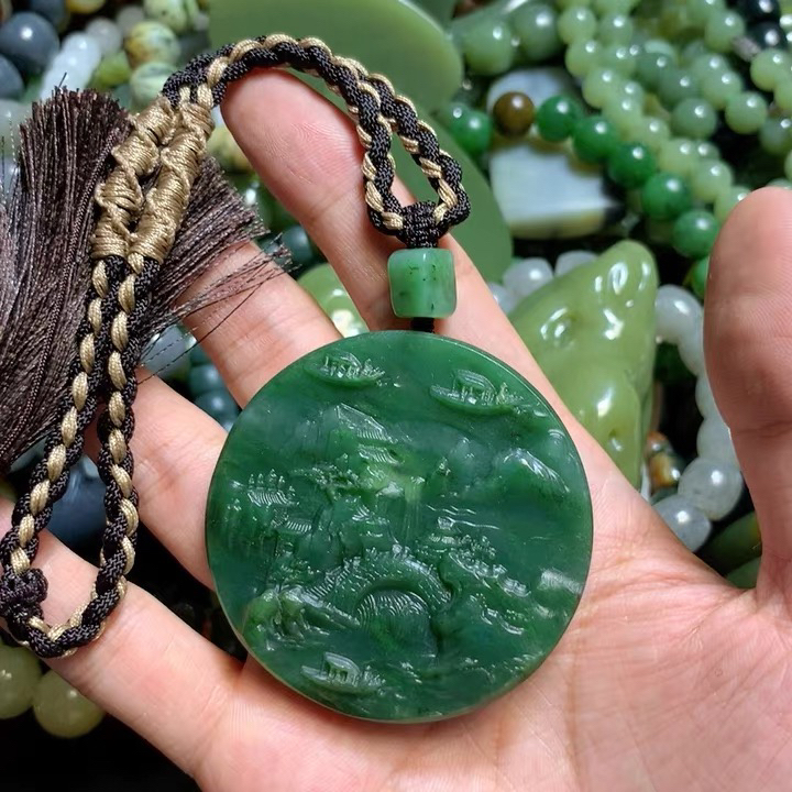 和田玉碧玉俄碧山水手把件圆牌子吊坠毛衣链项链绿色