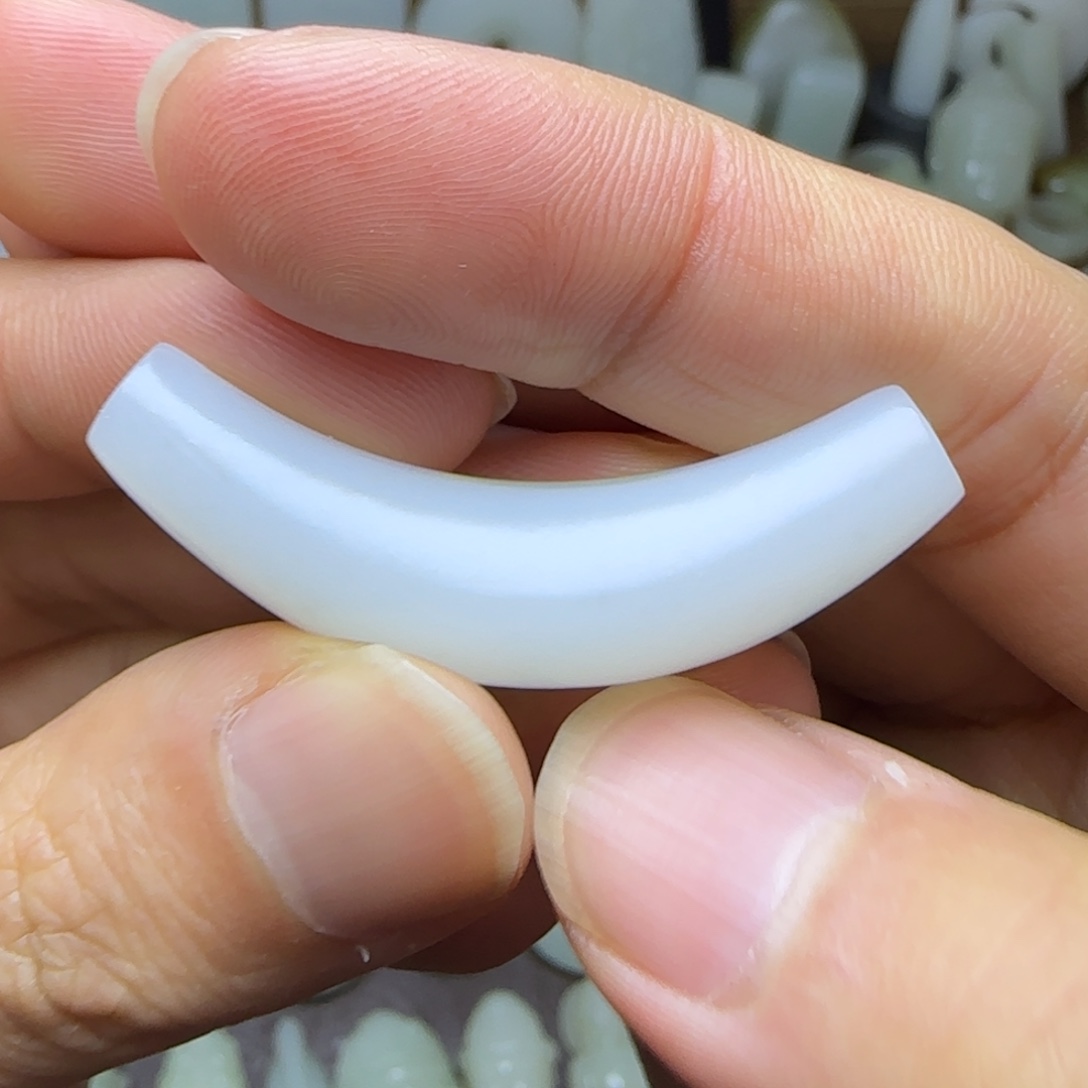 和田玉未镶嵌挂件弯管