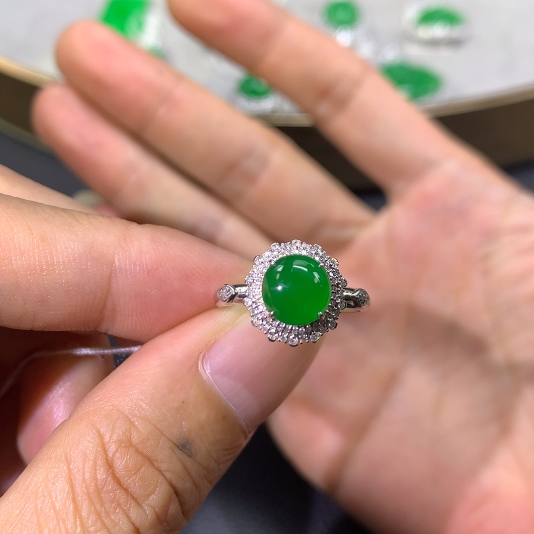 翡翠戒指18K金镶嵌翡翠