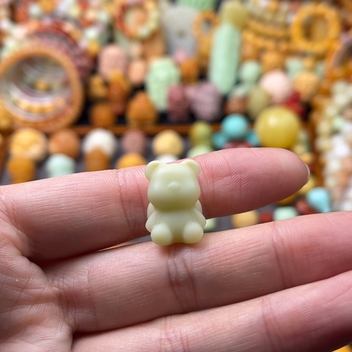 石英质玉（缅黄）未镶嵌珠宝半成品小熊