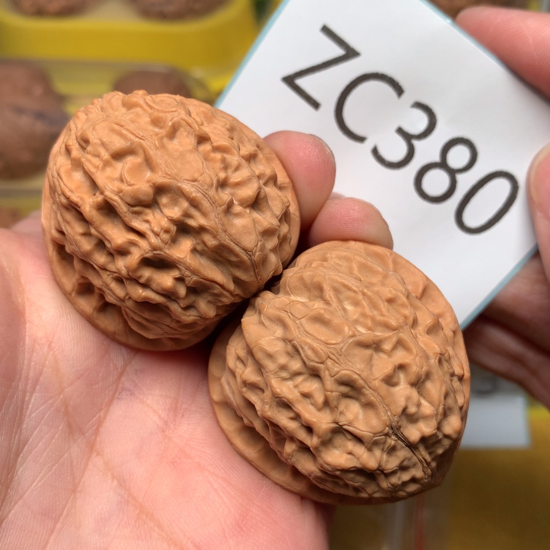 文玩核桃把件毕业金牛38