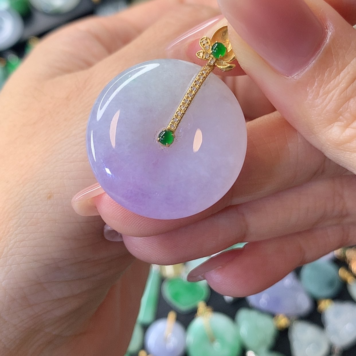 【闪购商品】翡翠吊坠(赠链)18K金镶嵌木**姐