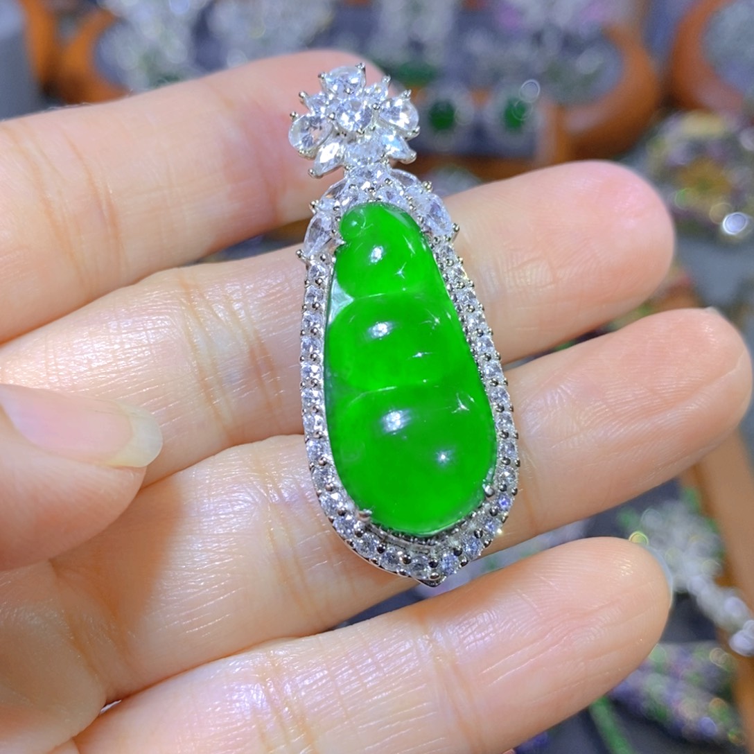 翡翠颈饰银S925镶嵌天然翡翠