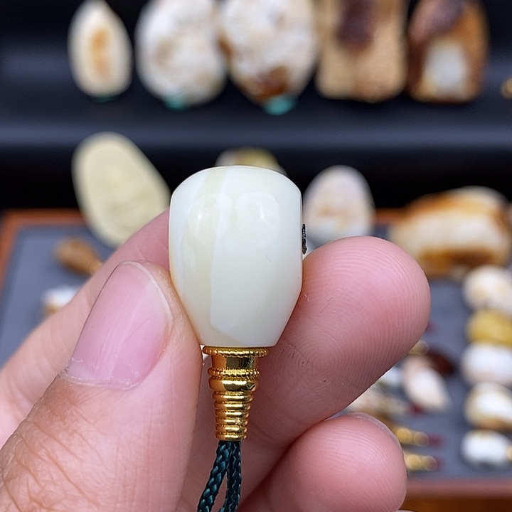 琥珀裸石未镶嵌13白蜡三通y78