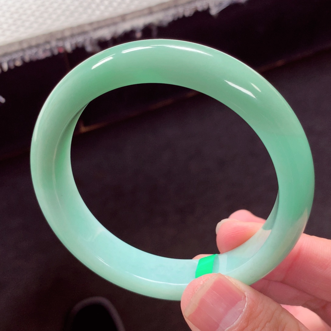 翡翠手镯未镶嵌缅甸