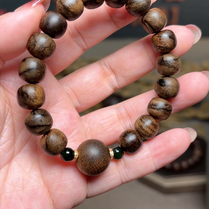 沉香手串越南芽庄白棋楠瘤疤1.0➕绿棋瘤疤单珠