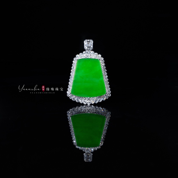 天然A货翡翠18k金无事牌吊坠裸石32.9×28.5×3整体55×36.6×11.4mm